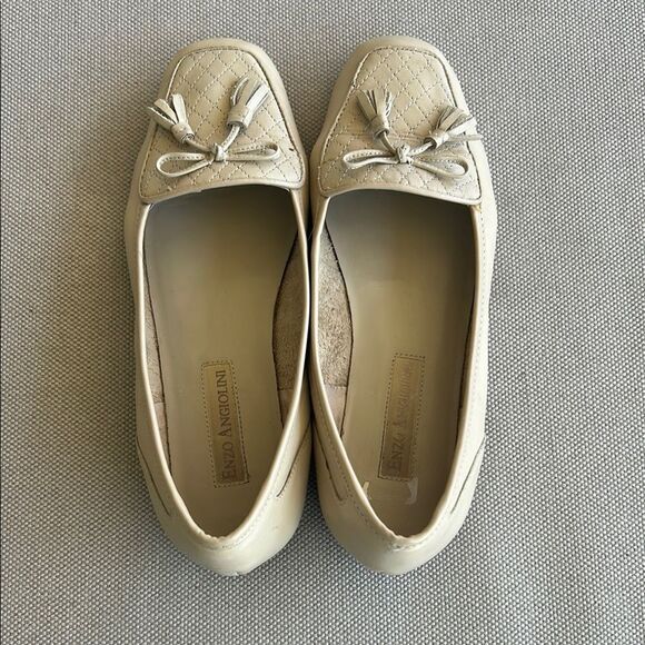 Enzo Angiolini Cream Flats with Bow Detail - Picture 1 of 4